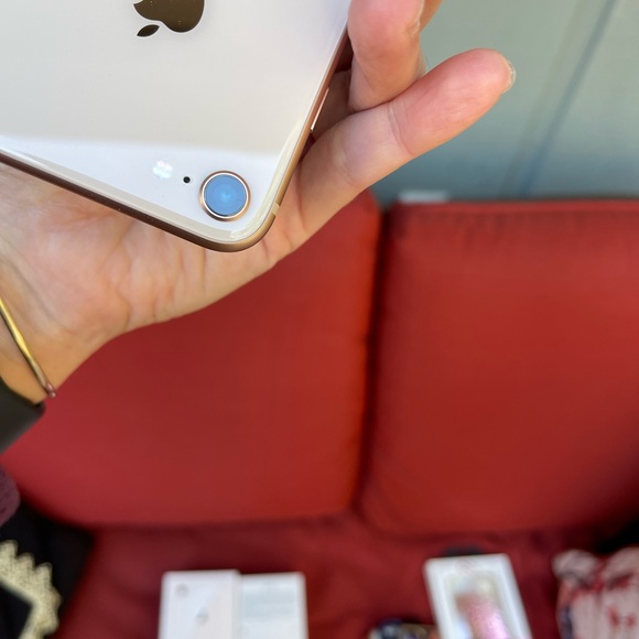 Like New iPhone 8 - Picture 6 of 9